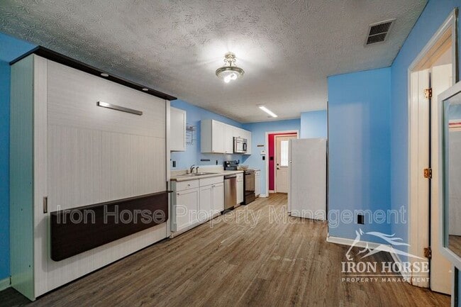 Photo - 195 Westchester Cir