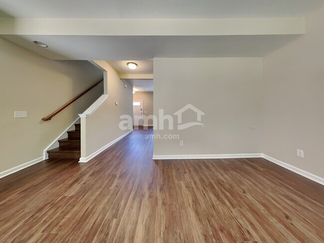 Photo - 136 Hamilton Ct