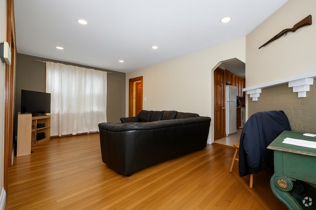 Building Photo - Modern 3-Bedroom Duplex Townhouse | + Priv...