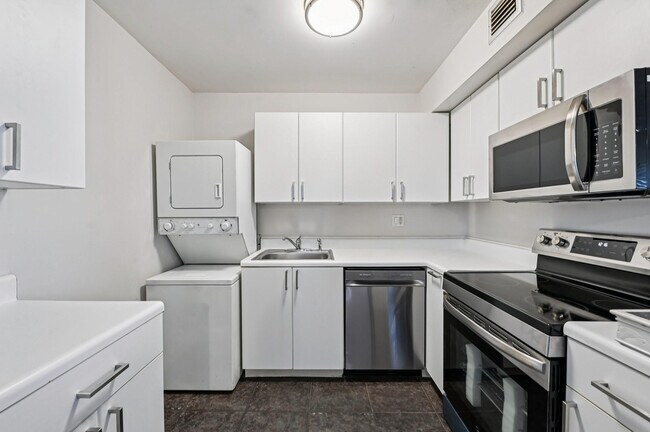 Photo - 1400 NE 54th St Unidad 208