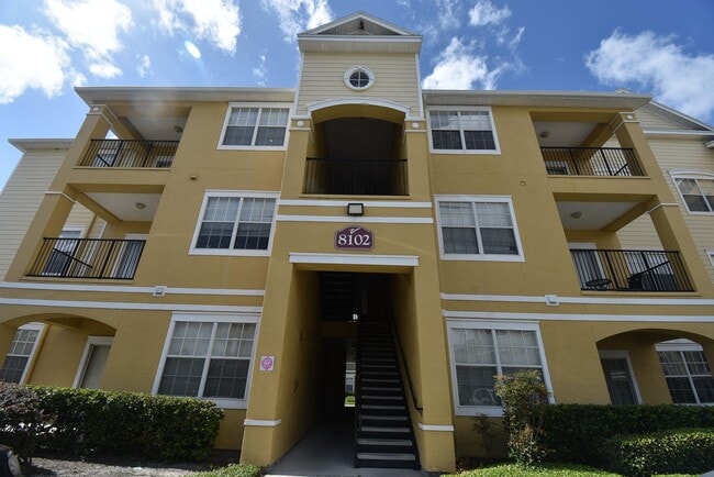 Building Photo - 2 Bed/2 Bath, 2nd Floor Condo at Villa Val... Unit 204