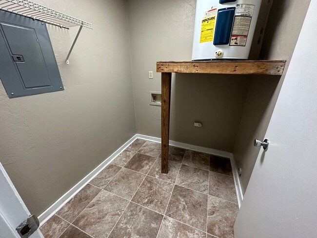 Photo - Downstairs unit off E Park and Victory Garden! Unidad A