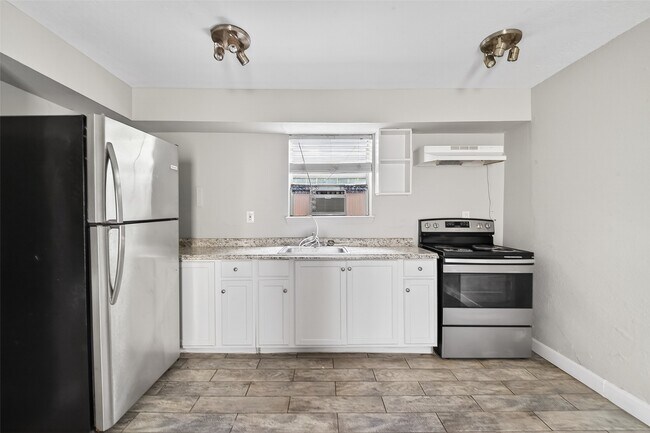 Photo - 6832 Avenue I
