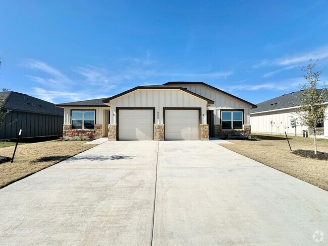 Building Photo - 905 Cherry Laurel Ln Unit 905 A Cherry Laurel Rental