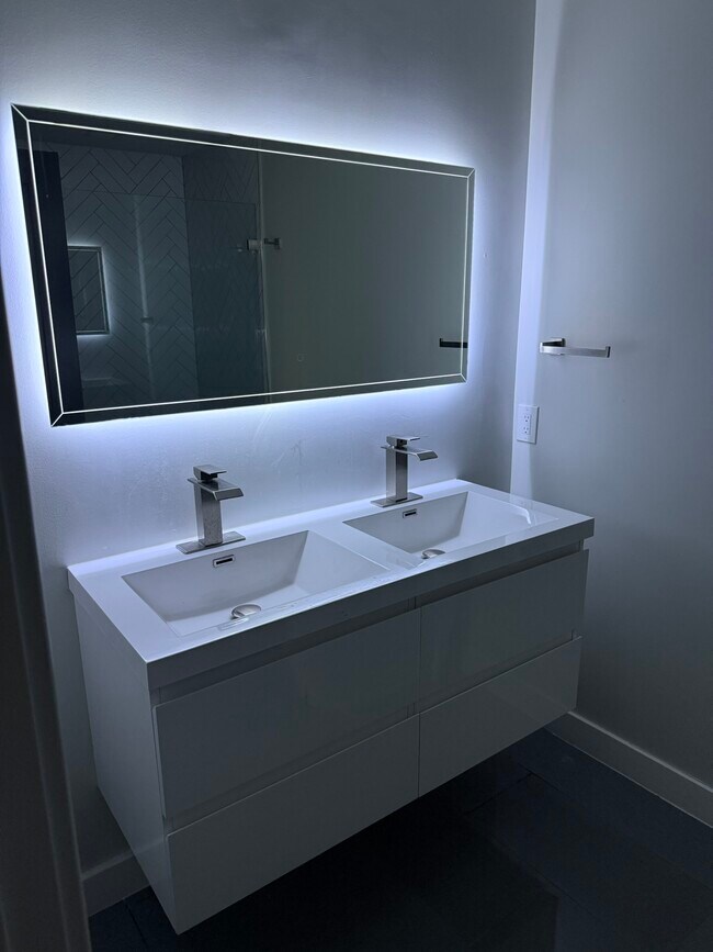 Photo - 1355 Bryant St NE Unit 4