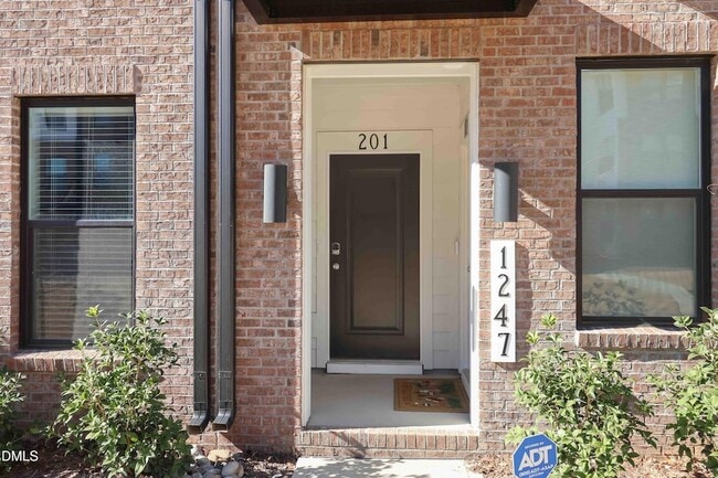 Photo - 1247 Shaw View Aly