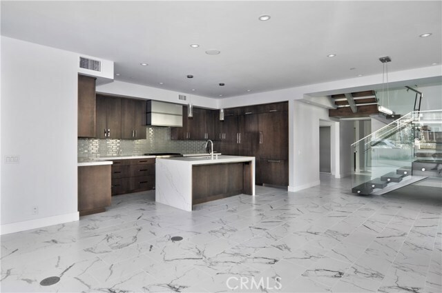 Photo - 621 Narcissus Ave