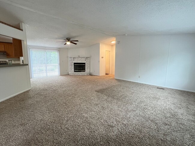 Photo - AVAILABLE NOW | SMALL PETS PERMITTED | LAR...