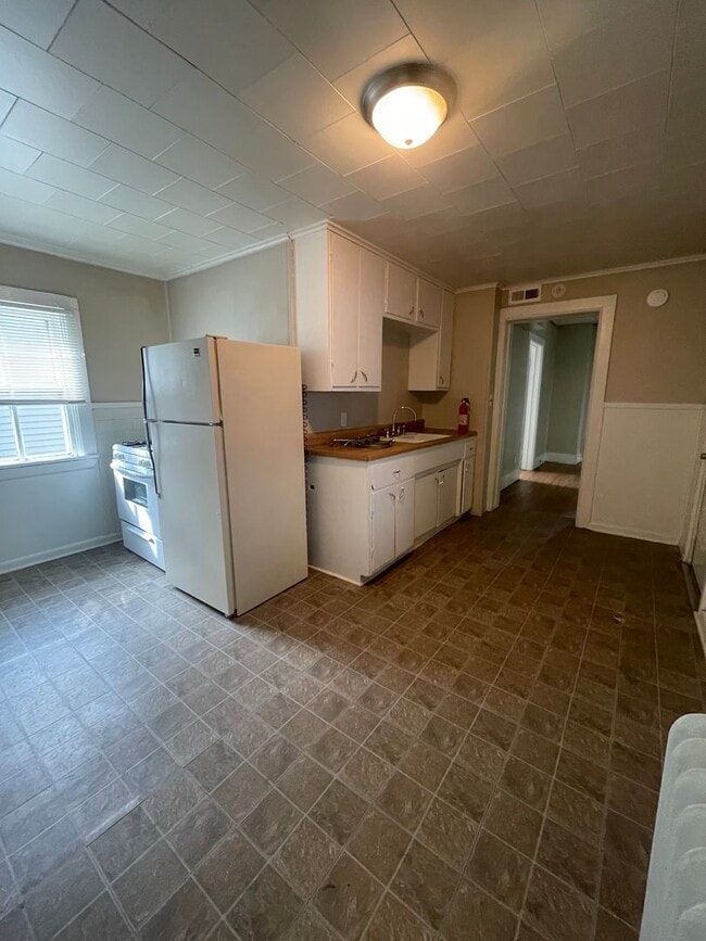 Photo - 2824 8th Ave Unit 2824 Apt 2 (Upper)