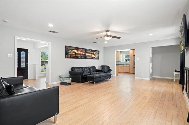 Photo - 6906 One Oak Rd