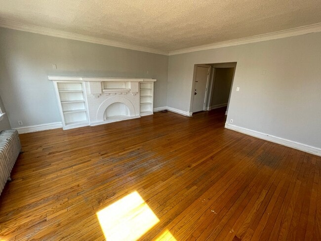 7931 S Manistee Ave Unit 2S