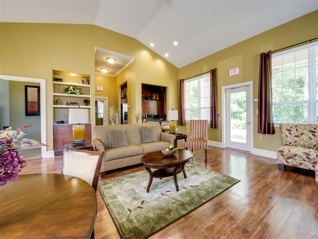 Photo - Winslow Pointe