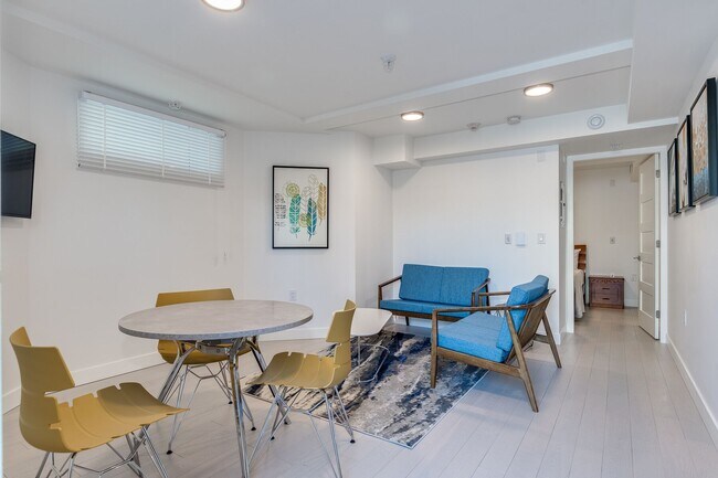 1429 Haro St Unit -