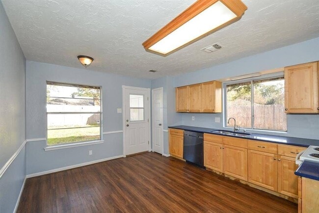 Photo - 22722 Fincastle Dr