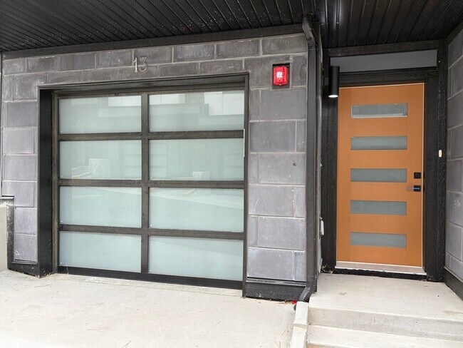 Building Photo - 1980 Upper Sundance Dr