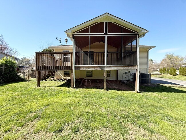 Photo - 220 Brampton Rd