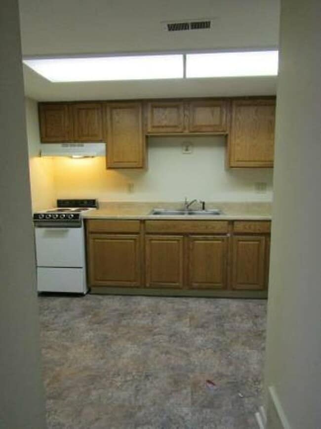 Building Photo - OSU! 2 Bedroom Close to Everything! Priced Right! Don't Wait! Unit HIGHLD-C