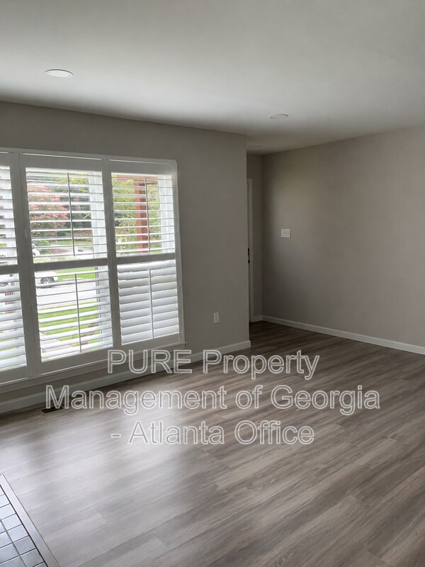 Photo - 1880 Dorsey Ave