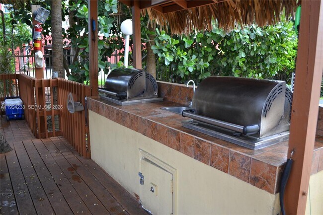 Photo - 17050 N Bay Rd Unidad 405