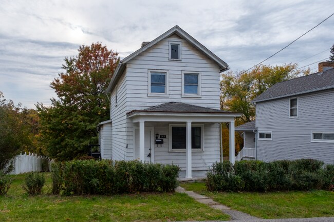 Photo - 3810 Clark St