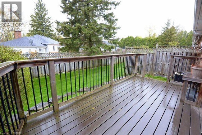 Photo - 210 Fiddlers Green Rd