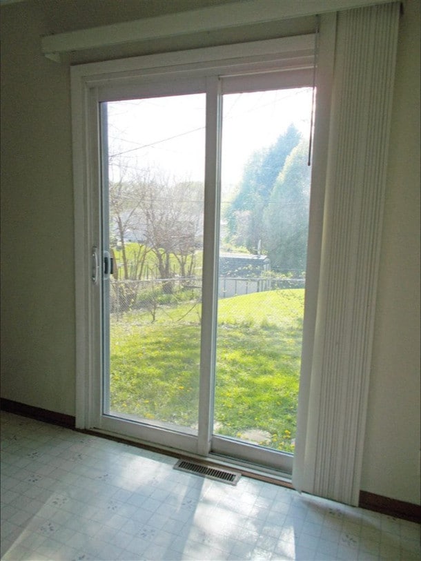 Sliding door to backyard from kitchen - 4020 N Pine St