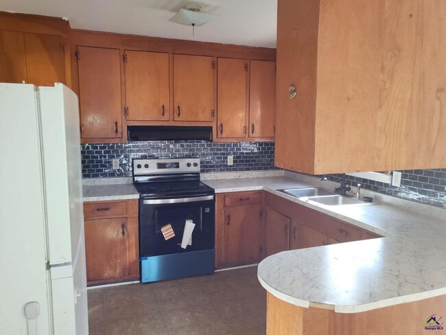 Photo - 303 Sparta St