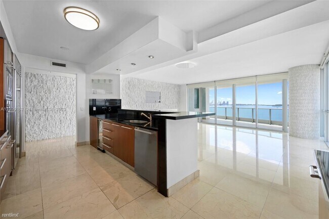 Photo - 2 br, 2.5 bath Condo - 1331 Brickell Bay Dr