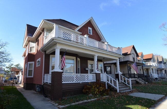 Building Photo - 1516 Thurston Ave Unit Upper