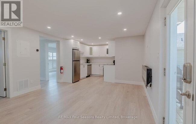 Photo - 9811 Beachwood Rd