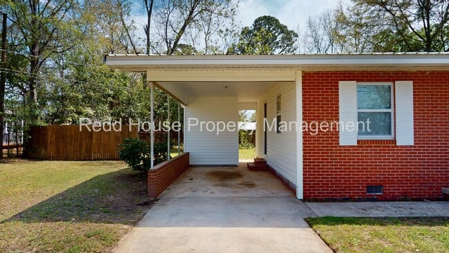 Photo - 107 Metcalf St