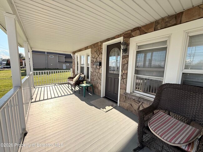 734 S Main St