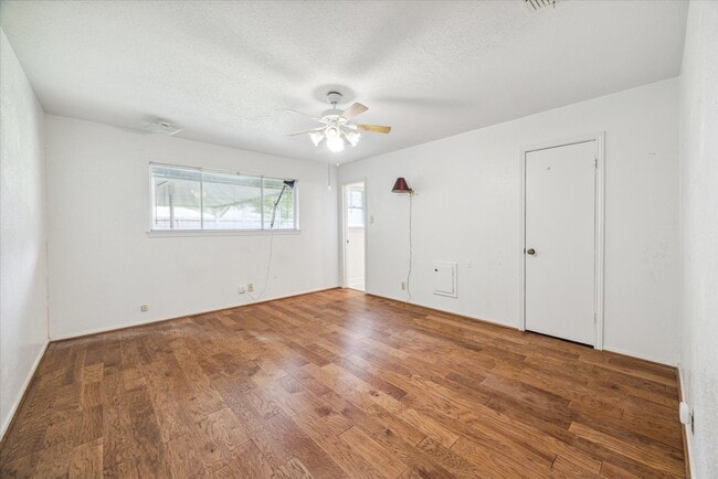 Photo - 5359 Little John Ln