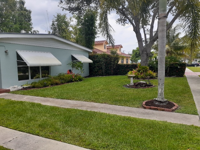 Photo - 117 SE Solaz Ave