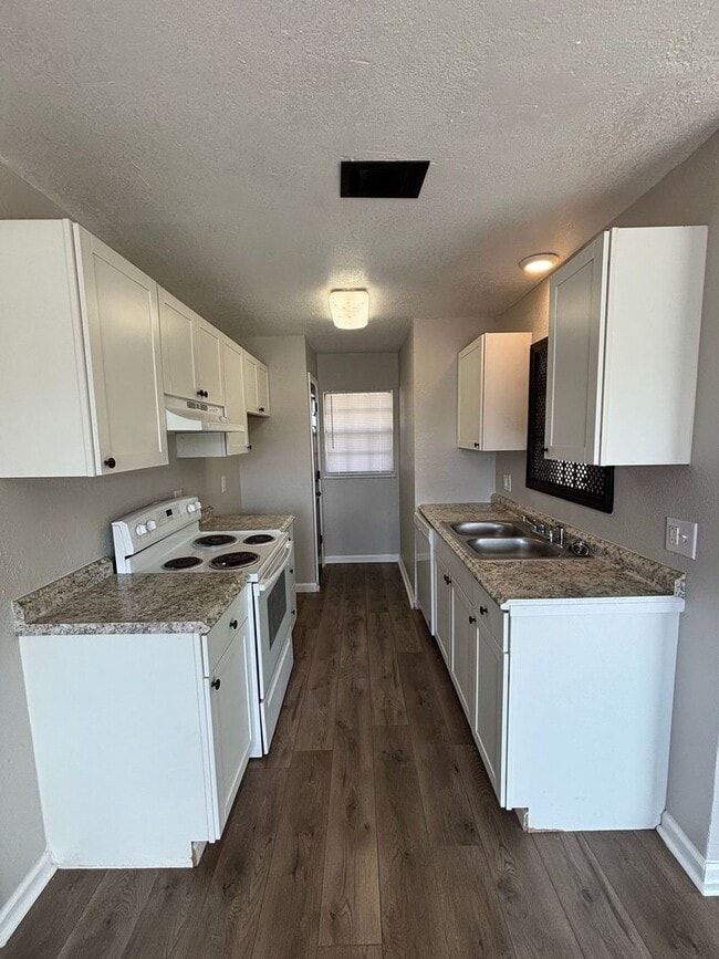 Photo - 1800 Fairlane-Move In Ready!