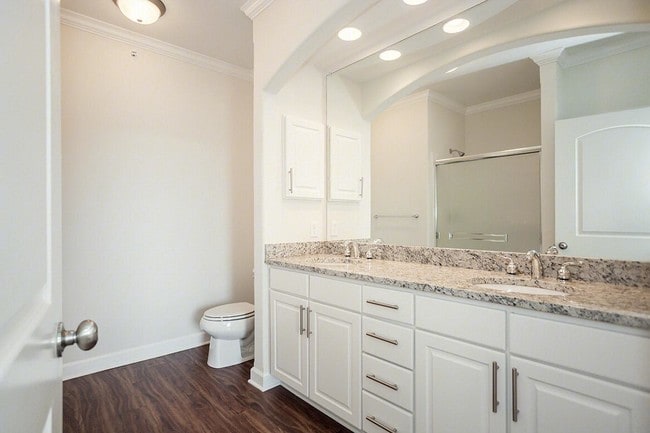 Connor Master Bathroom - Kelly Highlands Apartments