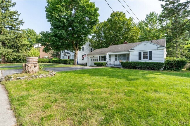 Photo - 325 Paddock St