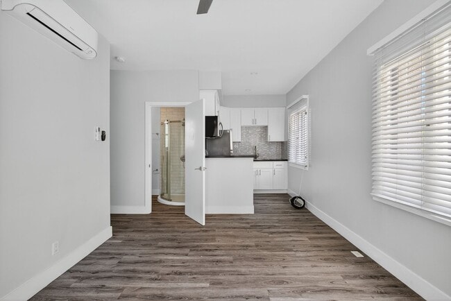 Photo - 405 W 3rd St Unidad B