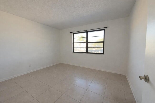 Photo - 9440 SW 8th St Unit 208