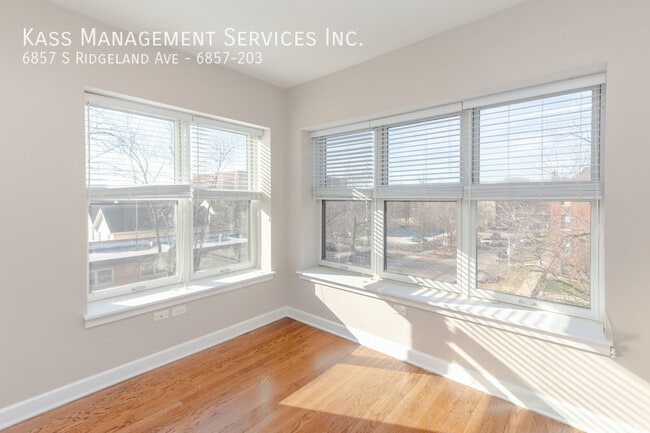 Photo - 6857 S Ridgeland Ave Unidad 6857-203