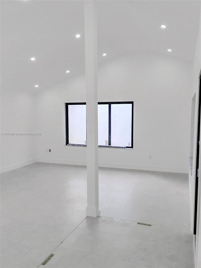 Photo - 20615 NE 9th Ct