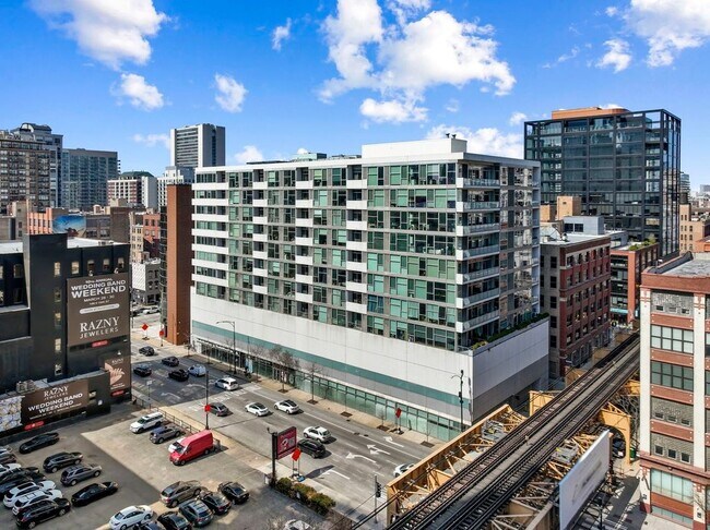 Building Photo - 630 N Franklin St Unit 417