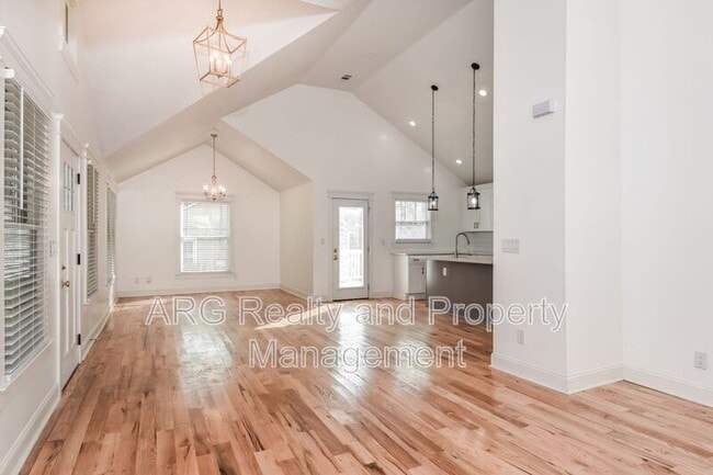 Photo - 2215 Lang Dr SW