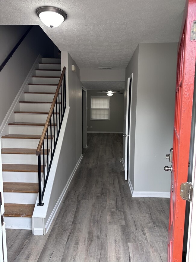 Photo - 185 Eaglewood Way