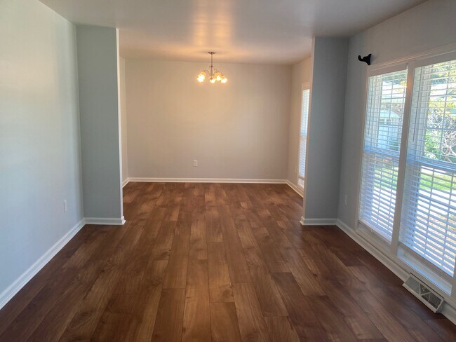 Renovated 3 Bedrom 2 Bath Home for Rent in Harborgate Shores- 2 miles from Sullivan's Island - 1133 Island View Dr