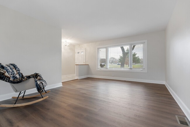 Photo - 198 Shadywood Ln