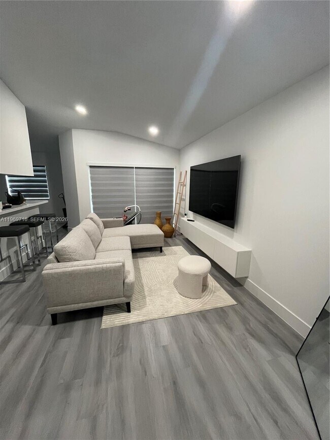 Photo - 9811 Westview Dr Unit 922