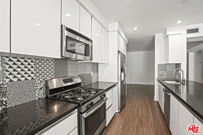 Photo - 1868 Kelton Ave Unit 207