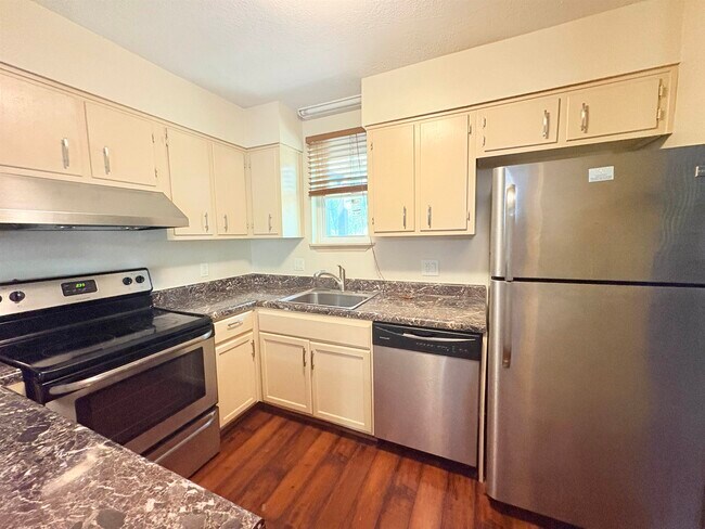 Photo - 1202 Cross Creek Way House