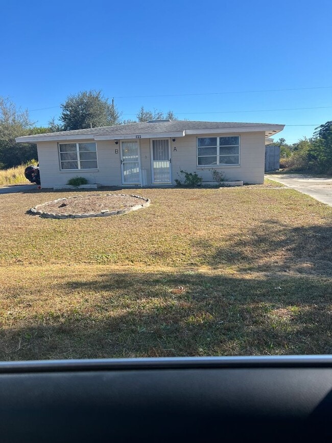 Building Photo - 2/1 Duplex in Punta Gorda